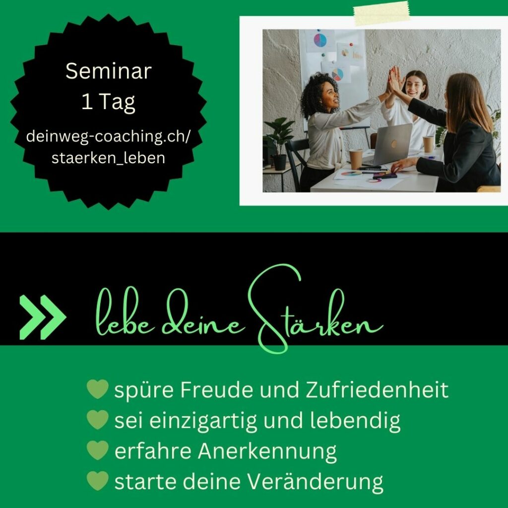 Eine Gruppe von Frauen geben sich ein High Five im Workshop